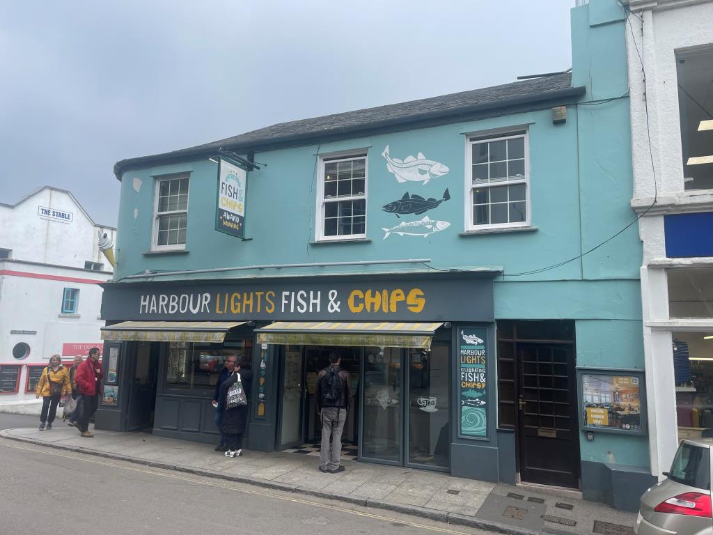 Lot: 94 - LEASEHOLD FLAT IN GOOD LOCATION - Exterior view of flat